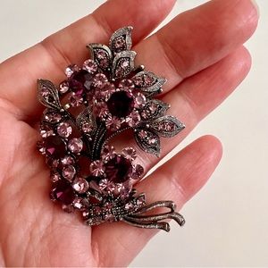 Floral brooch